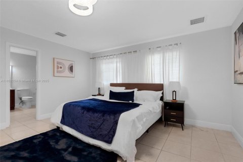 House in Lake Worth, Florida 5 bedrooms, 144.56 sq.m. № 1879021 - photo 15