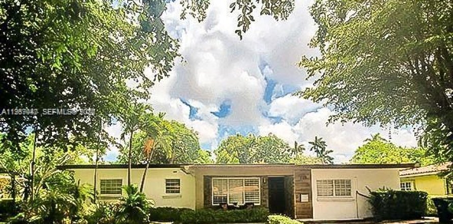 House in North Miami, Florida 4 bedrooms, 154.4 sq.m. № 2152592