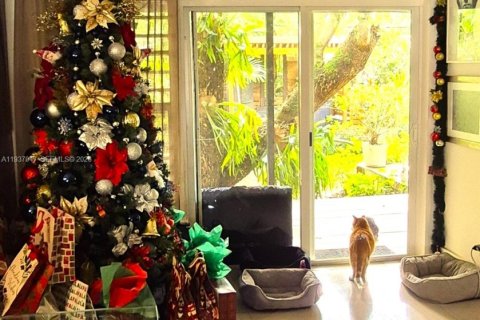 House in North Miami, Florida 4 bedrooms, 154.4 sq.m. № 2152592 - photo 9