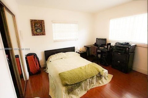 House in North Miami, Florida 4 bedrooms, 154.4 sq.m. № 2152592 - photo 28