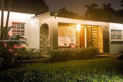 House in North Miami, Florida 4 bedrooms, 154.4 sq.m. № 2152592 - photo 21