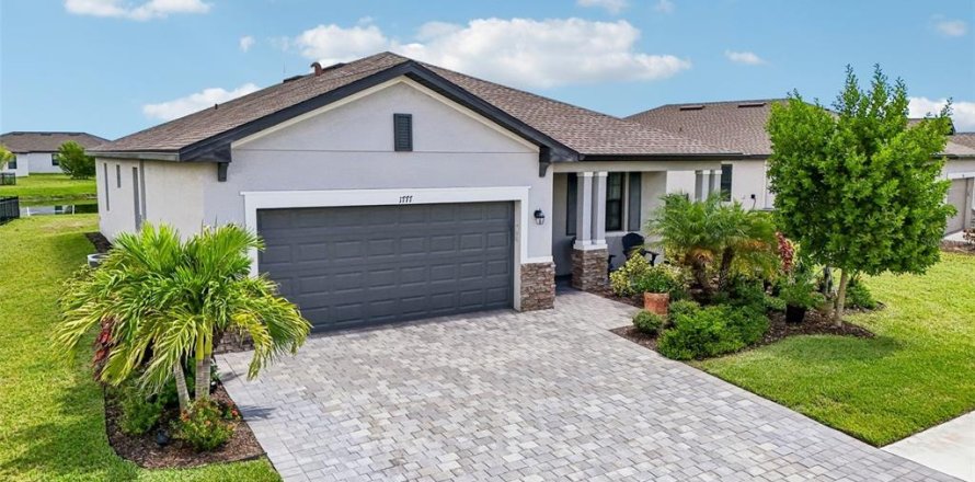 House in Port Charlotte, Florida 3 bedrooms, 169.27 sq.m. № 2396363