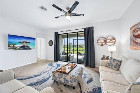 House in Port Charlotte, Florida 3 bedrooms, 169.27 sq.m. № 2396363 - photo 4