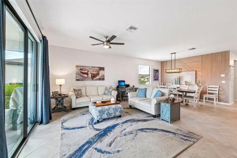 House in Port Charlotte, Florida 3 bedrooms, 169.27 sq.m. № 2396363 - photo 5