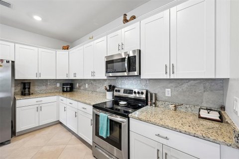 House in Port Charlotte, Florida 3 bedrooms, 169.27 sq.m. № 2396363 - photo 12