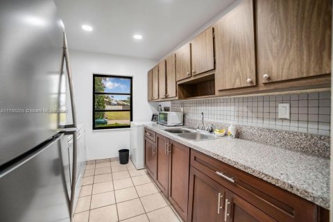 Townhouse in Miami, Florida 2 bedrooms, 90.12 sq.m. № 1695917 - photo 8