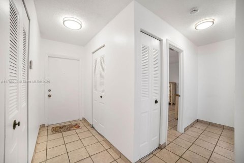 Townhouse in Miami, Florida 2 bedrooms, 90.12 sq.m. № 1695917 - photo 5