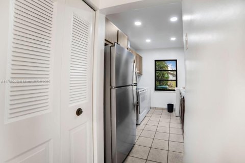 Townhouse in Miami, Florida 2 bedrooms, 90.12 sq.m. № 1695917 - photo 7