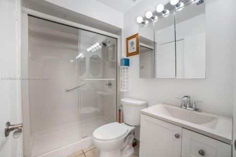 Townhouse in Miami, Florida 2 bedrooms, 90.12 sq.m. № 1695917 - photo 14