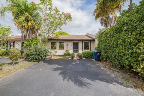 Townhouse in Miami, Florida 2 bedrooms, 90.12 sq.m. № 1695917 - photo 2