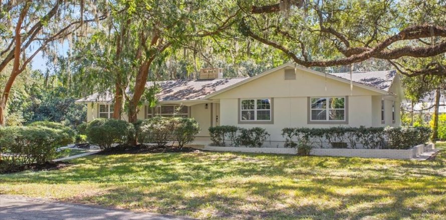 House in Ocala, Florida 6 bedrooms, 407.93 sq.m. № 1416618