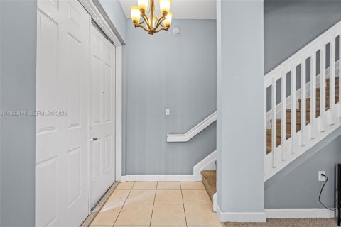 Townhouse in Hollywood, Florida 3 bedrooms, 211.07 sq.m. № 2058594 - photo 12