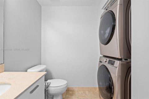 Townhouse in Hollywood, Florida 3 bedrooms, 211.07 sq.m. № 2058594 - photo 27