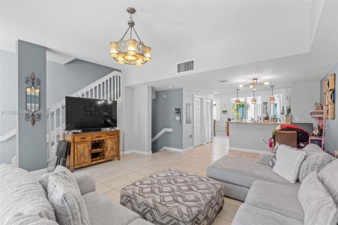 Townhouse in Hollywood, Florida 3 bedrooms, 211.07 sq.m. № 2058594 - photo 16