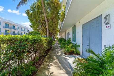 Townhouse in Hollywood, Florida 3 bedrooms, 211.07 sq.m. № 2058594 - photo 5