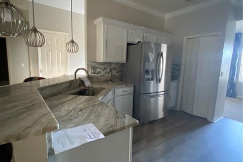 House in Winter Haven, Florida 4 bedrooms, 187.66 sq.m. № 1441026 - photo 2