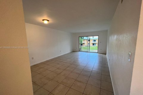 Condominio en venta en Miami Gardens, Florida, 2 dormitorios, 78.04 m2 № 1842477 - foto 4