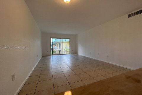 Condominio en venta en Miami Gardens, Florida, 2 dormitorios, 78.04 m2 № 1842477 - foto 12