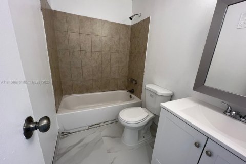Condominio en venta en Miami Gardens, Florida, 2 dormitorios, 78.04 m2 № 1842477 - foto 11
