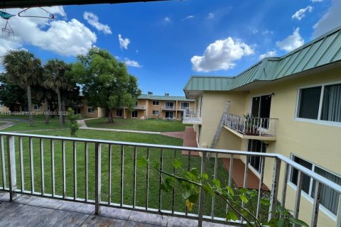 Condominio en venta en Miami Gardens, Florida, 2 dormitorios, 78.04 m2 № 1842477 - foto 14