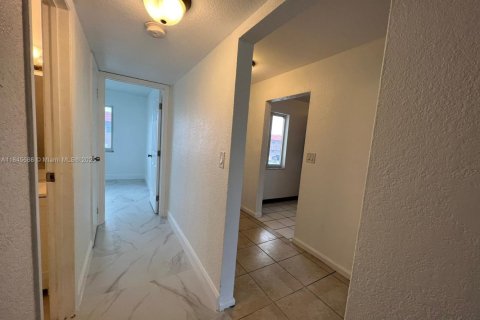 Condominio en venta en Miami Gardens, Florida, 2 dormitorios, 78.04 m2 № 1842477 - foto 6
