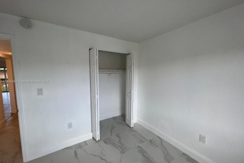 Condominio en venta en Miami Gardens, Florida, 2 dormitorios, 78.04 m2 № 1842477 - foto 7