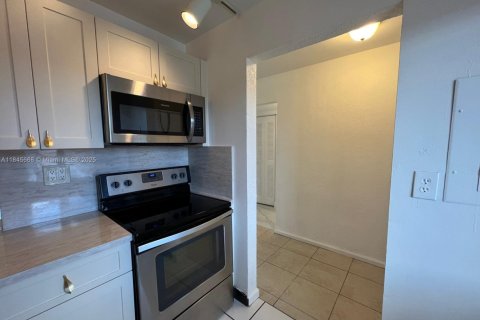 Condominio en venta en Miami Gardens, Florida, 2 dormitorios, 78.04 m2 № 1842477 - foto 9