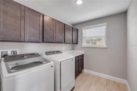 House in Edgewater, Florida 4 bedrooms, 287.81 sq.m. № 1831710 - photo 25