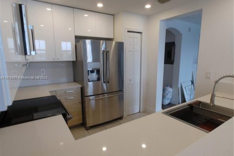 Снять в аренду кондоминиум в Дорал, Флорида 3 спальни, 128.67м2, № 1967259 - фото 5