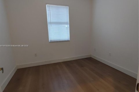 Снять в аренду кондоминиум в Дорал, Флорида 3 спальни, 128.67м2, № 1967259 - фото 11