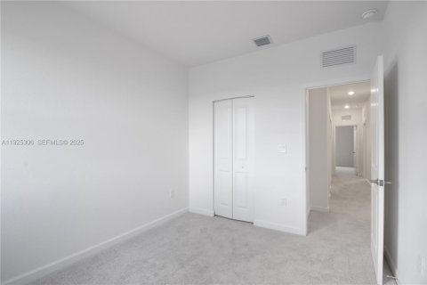 Снять в аренду таунхаус в Хомстед, Флорида 4 спальни, 169.83м2, № 1987238 - фото 20