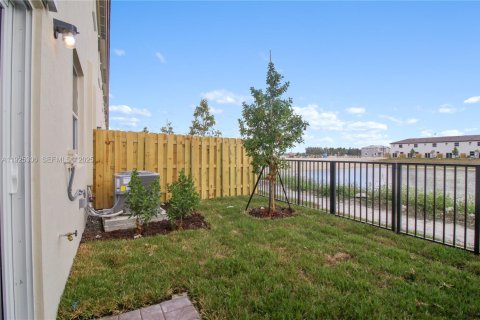 Снять в аренду таунхаус в Хомстед, Флорида 4 спальни, 169.83м2, № 1987238 - фото 17