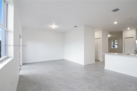 Снять в аренду таунхаус в Хомстед, Флорида 4 спальни, 169.83м2, № 1987238 - фото 14