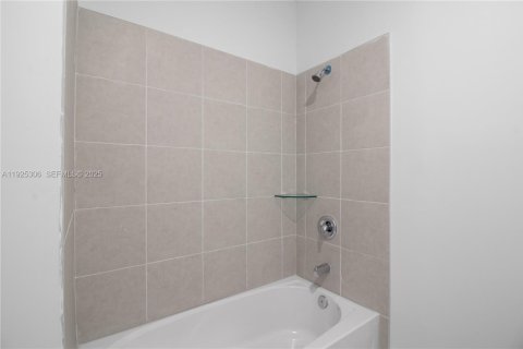 Снять в аренду таунхаус в Хомстед, Флорида 4 спальни, 169.83м2, № 1987238 - фото 28