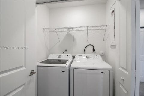 Снять в аренду таунхаус в Хомстед, Флорида 4 спальни, 169.83м2, № 1987238 - фото 13