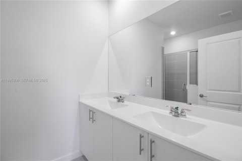 Снять в аренду таунхаус в Хомстед, Флорида 4 спальни, 169.83м2, № 1987238 - фото 23