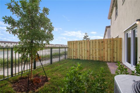 Снять в аренду таунхаус в Хомстед, Флорида 4 спальни, 169.83м2, № 1987238 - фото 18