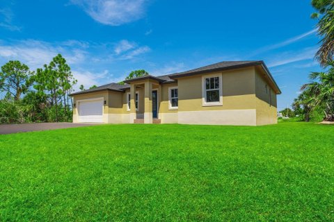 Villa ou maison à vendre à Port Charlotte, Floride: 4 chambres, 156.08 m2 № 2170024 - photo 2