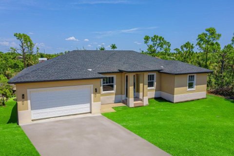 Villa ou maison à Port Charlotte, Floride 4 chambres, 156.08 m2 № 2170024