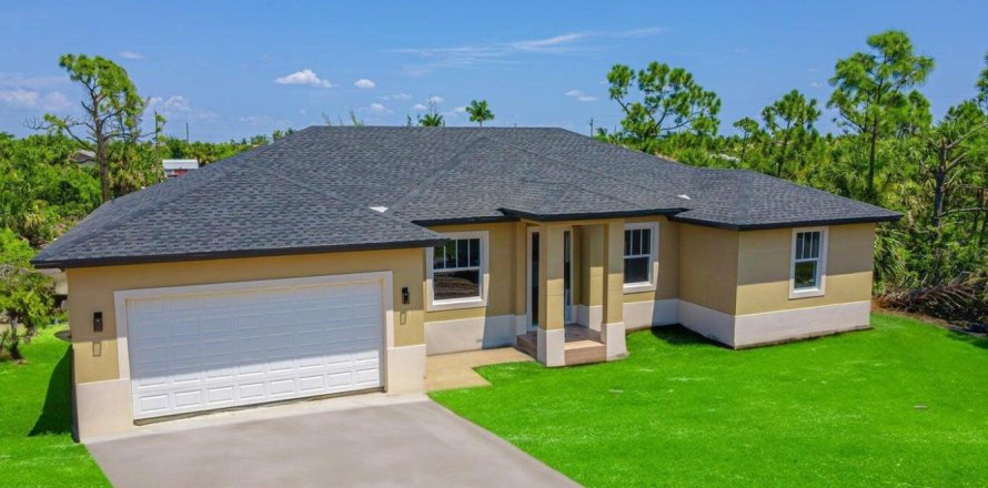 Villa ou maison à Port Charlotte, Floride 4 chambres, 156.08 m2 № 2170024