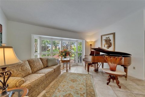 House in Plant City, Florida 4 bedrooms, 224.73 sq.m. № 1677949 - photo 9