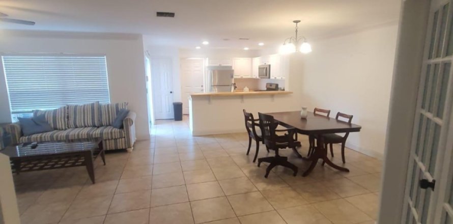 Adosado en Vero Beach, Florida 4 dormitorios, 155.98 m2 № 1097513