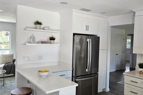 House in Seminole, Florida 4 bedrooms, 177.81 sq.m. № 1805583 - photo 5