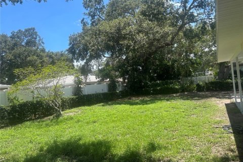 House in Seminole, Florida 4 bedrooms, 177.81 sq.m. № 1805583 - photo 13