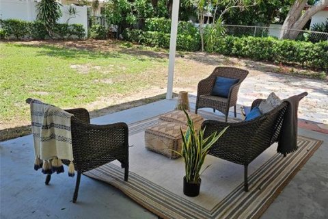 House in Seminole, Florida 4 bedrooms, 177.81 sq.m. № 1805583 - photo 9