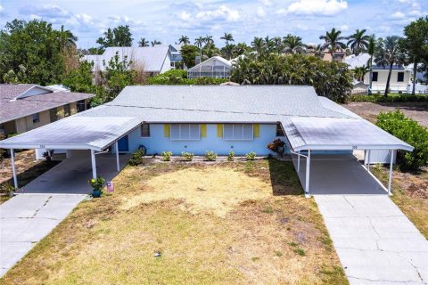 Propiedad comercial en venta en Punta Gorda, Florida, 4 dormitorios, 203.64 m2 № 1675154 - foto 1
