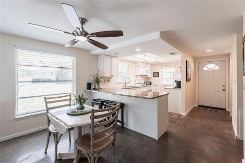 Propiedad comercial en venta en Punta Gorda, Florida, 4 dormitorios, 203.64 m2 № 1675154 - foto 4