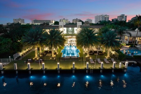 House in Fort Lauderdale, Florida 5 bedrooms, 848.94 sq.m. № 2245605