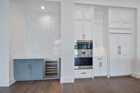 Купить виллу или дом в Сарасота, Флорида 9 комнат, 308.71м2, № 973501 - фото 22