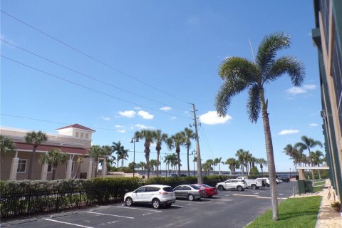 Condo in Punta Gorda, Florida, 2 bedrooms № 2214048 - photo 24